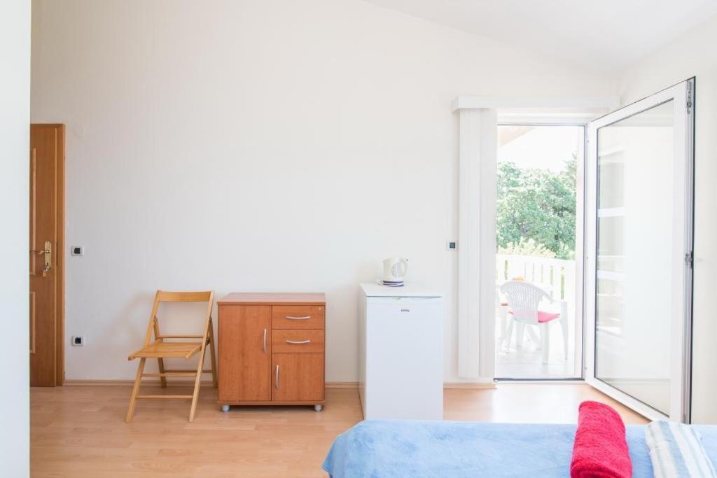 Studio Apartment Brela Bilik gambar