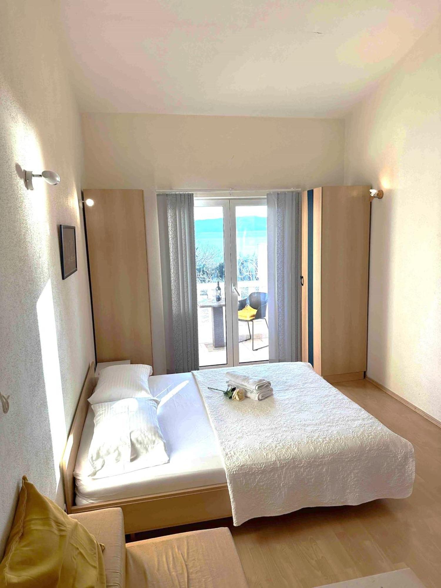 Studio Apartment Brela Bilik gambar